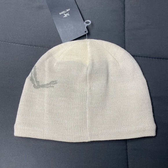 NWT Arc'teryx Beanie - Picture 4 of 5
